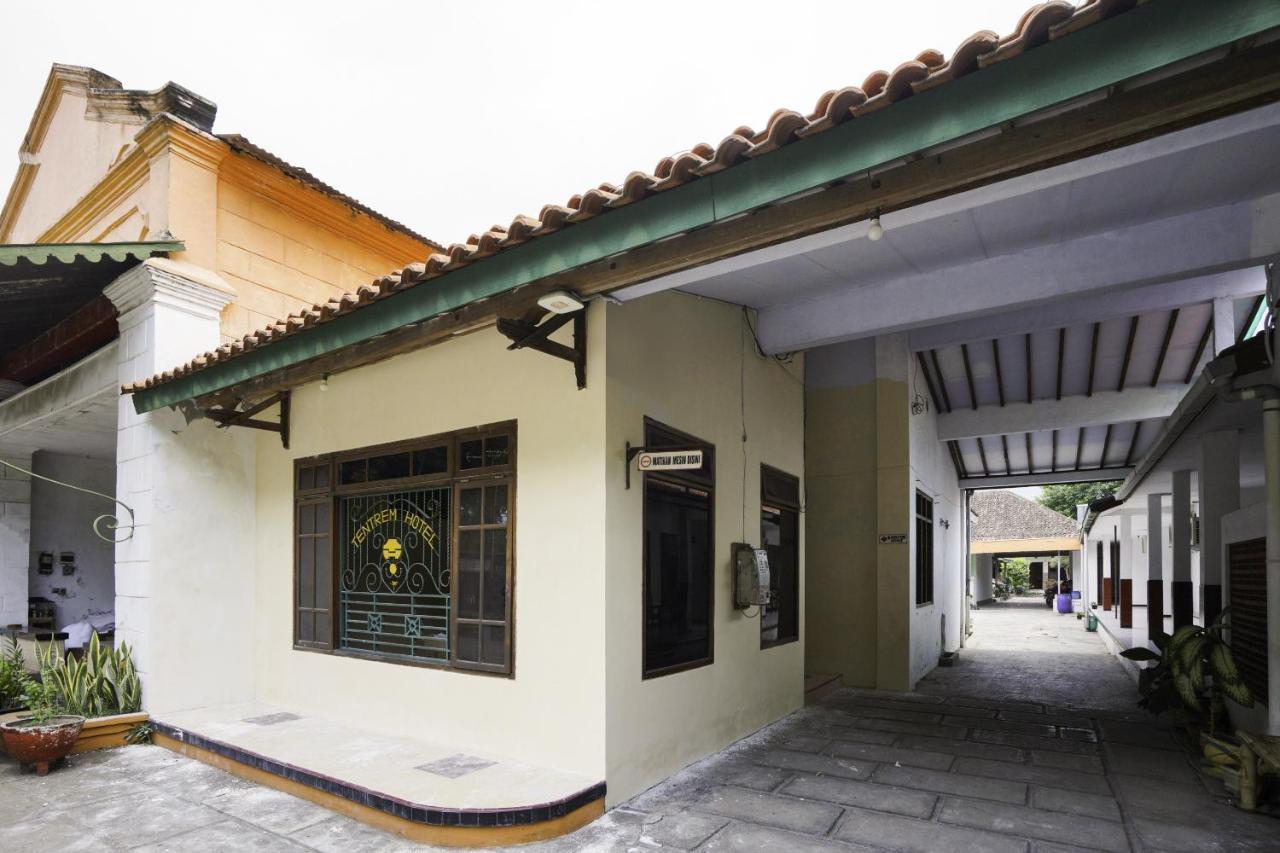 Hotel Tentrem Syariah Probolinggo Exterior photo